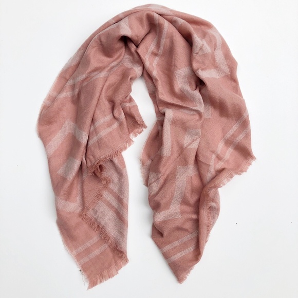 H&M Accessories - H&M Desert Rose Pink Geometric Blanket Scarf NWT H&M Accessories - H&M Desert Rose Pink Geometric Blanket Scarf NWT